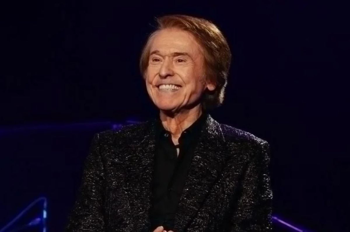 CANTANTE RAPHAEL HOSPITALIZADO TRAS SUFRIR UN ACCIDENTE CEREBROVASCULAR.