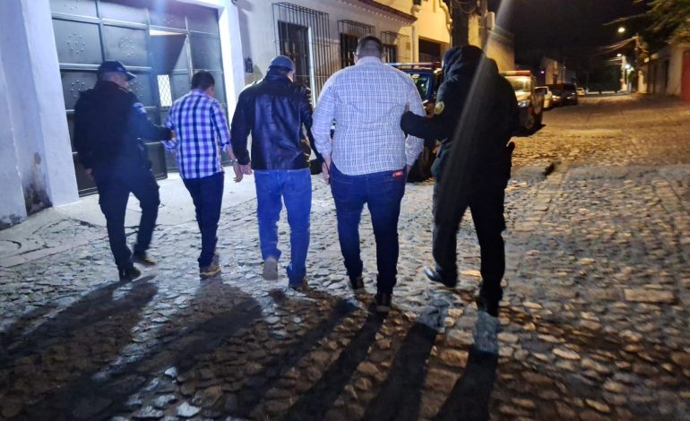 CAE BANDA DE ROBAFURGONES EN SUMPANGO SACATEPÈQUEZ.