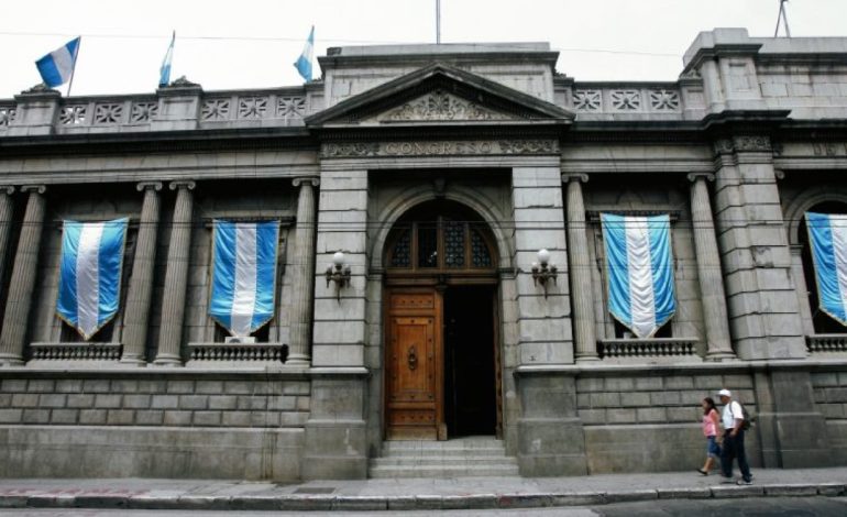 ¿Ayuno forzado en Cuaresma? La Desconexión Política y la Realidad Social.
