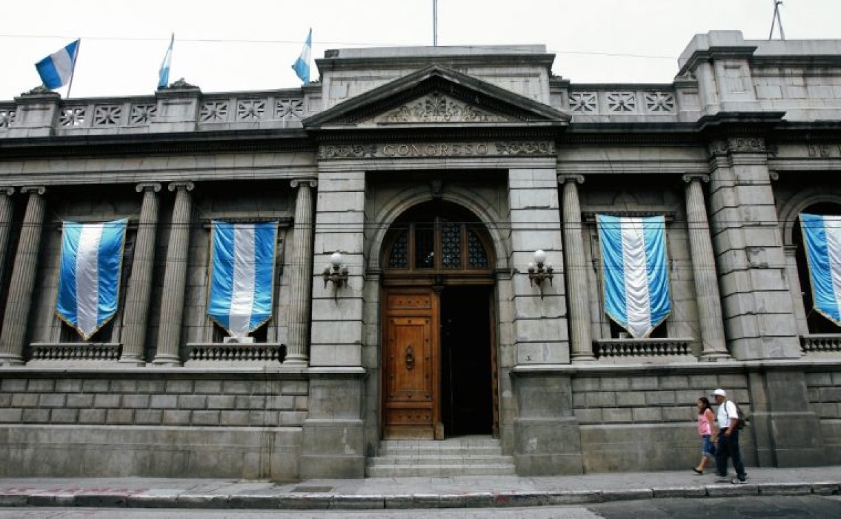 ¿Ayuno forzado en Cuaresma? La Desconexión Política y la Realidad Social.