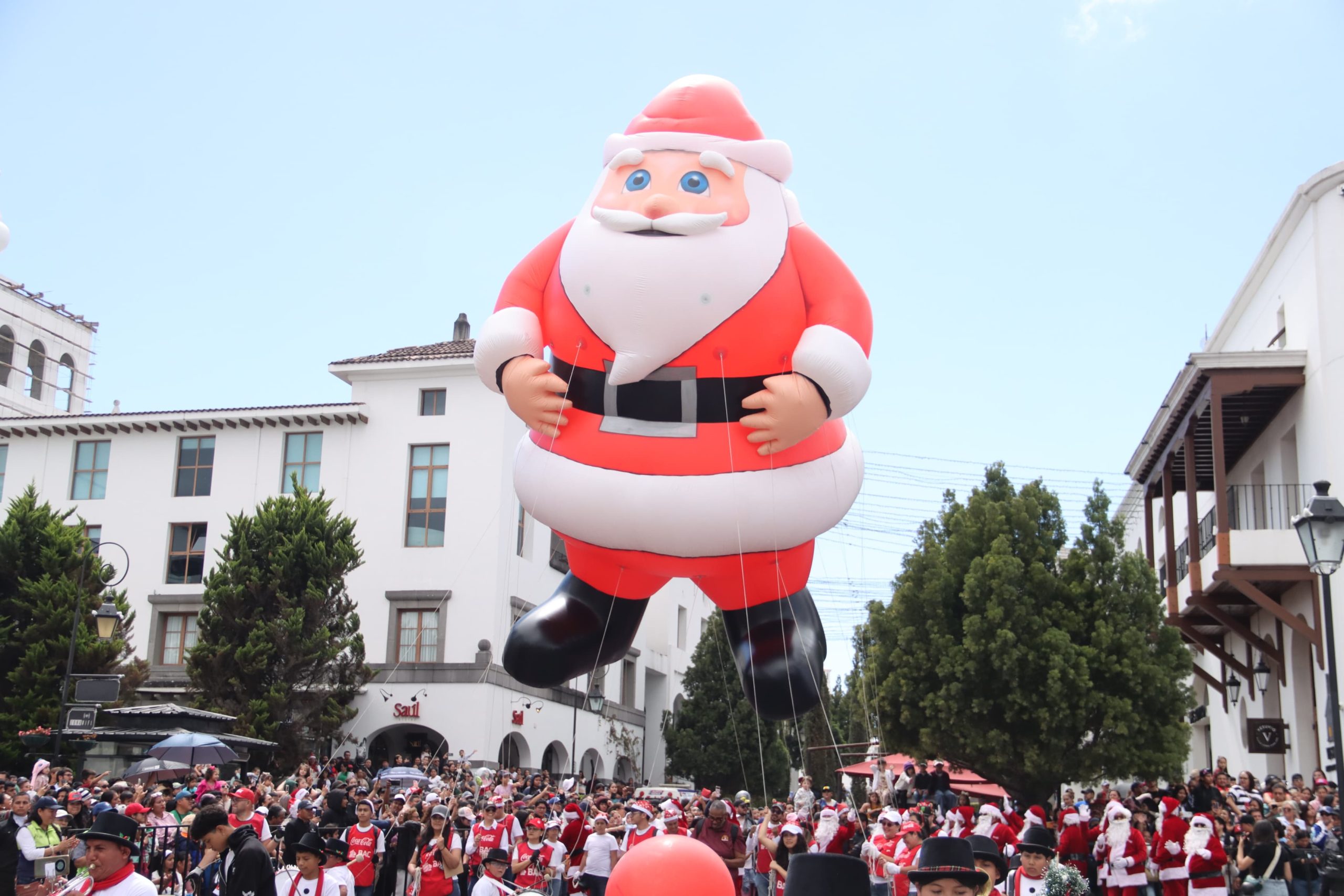 Cayalá se superó a sí misma con su desfile de Globos Gigantes