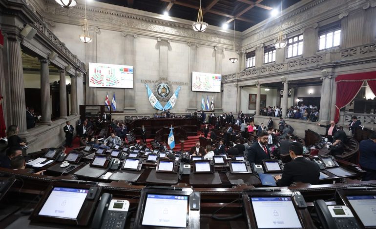 Trabajadores con salario mínimo quedan exentos del ISR en Guatemala.