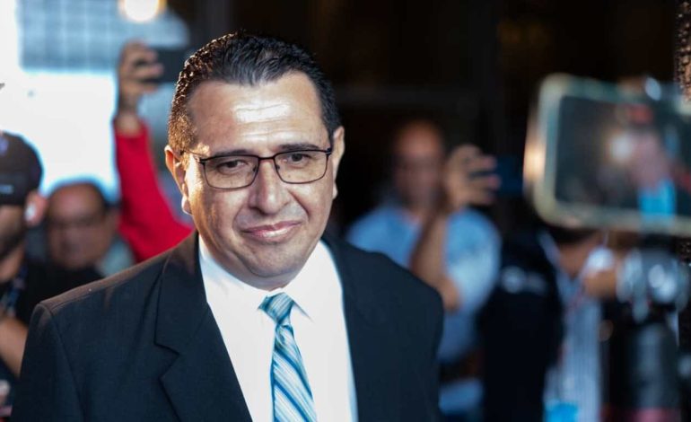 Gobierno oficializa a García Luna como fiscal general por vía administrativa.