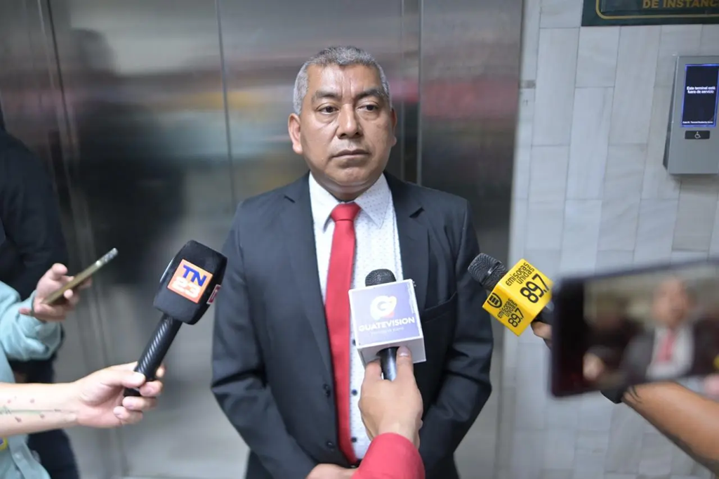 ¡Tarjeta Roja para Curruchiche!