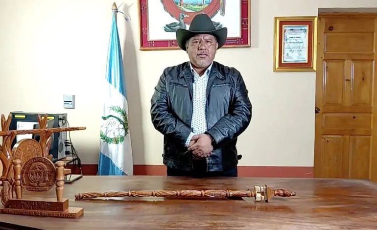 REMUEVEN A ALCALDE DE SANTIAGO ATITLÁN