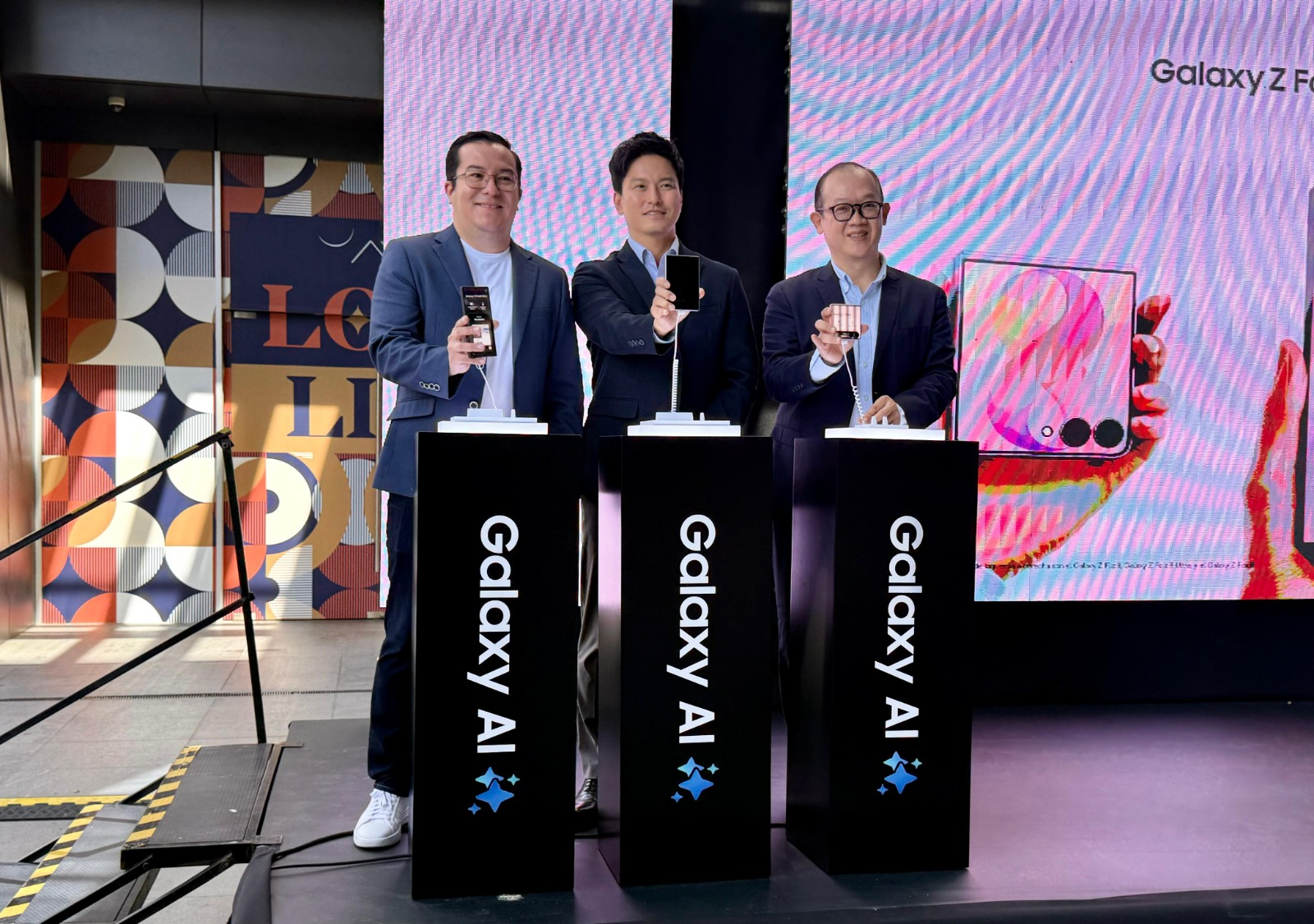 ¡SAMSUNG LANZA NUEVOS PLEGABLES!