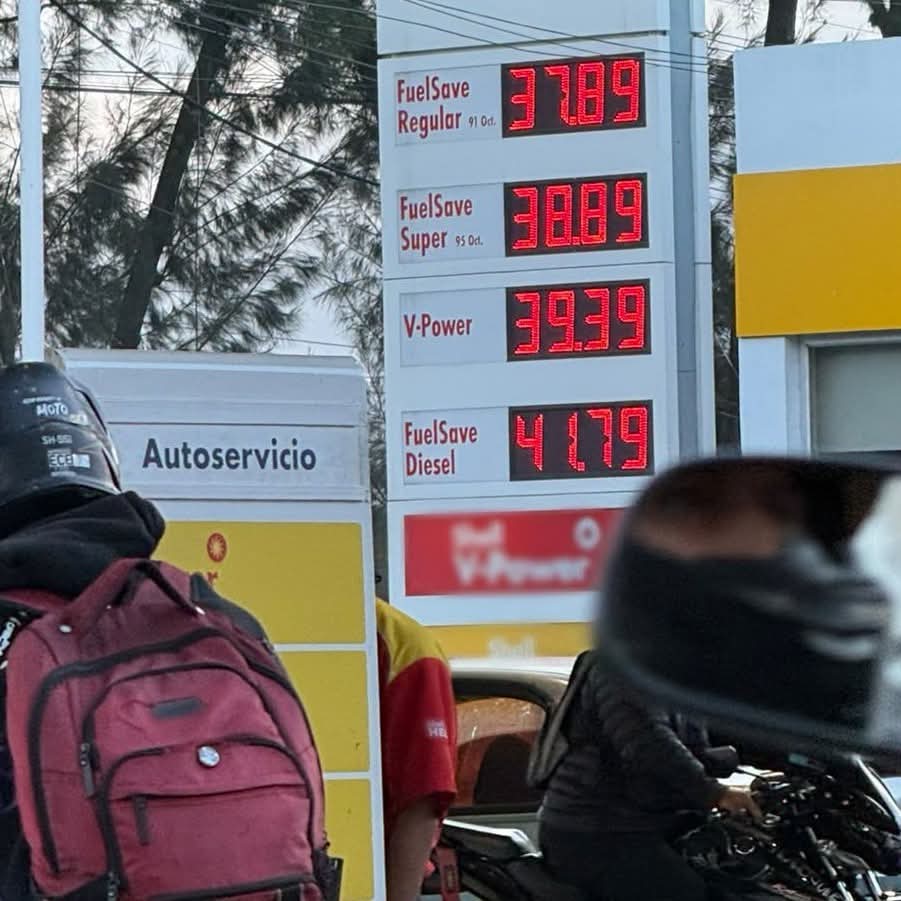 REAJUSTE EN EL PRECIO DE LA GASOLINA, BAJARON 1 QUETZAL.