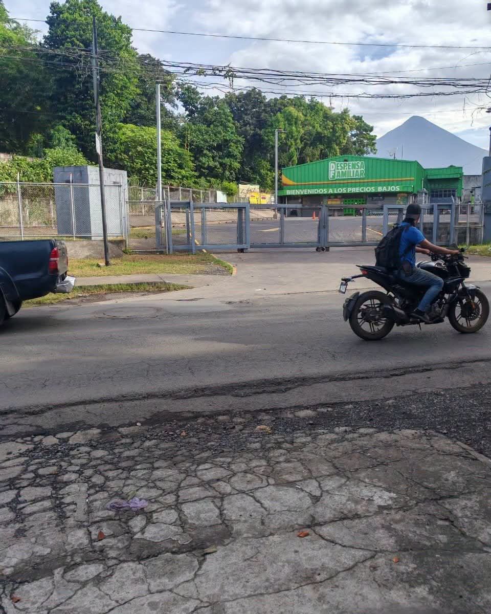 CADENA DE SUPERMECADOS BAJO FUEGO EN ESCUINTLA.  POBLACIÒN ESTA ATEMORIZADA.